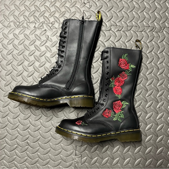Dr. Martens Women's US 7 1914 Vonda Black Roses Softy T Leather 14-Eye Mid Calf - Picture 8 of 12